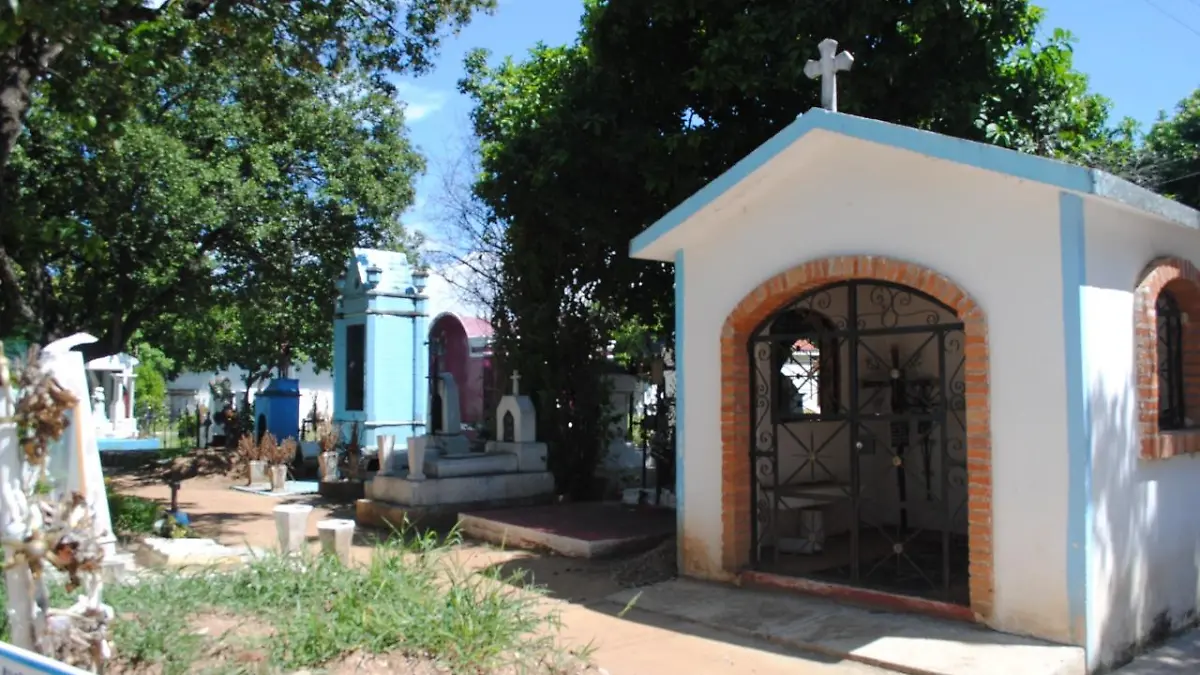 CUERPO EN CEMENTERIO